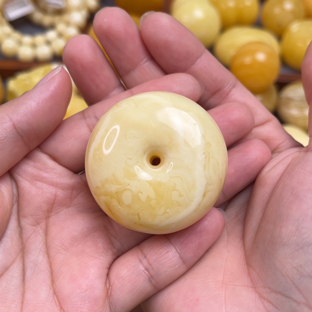 琥珀裸石未镶嵌白扣