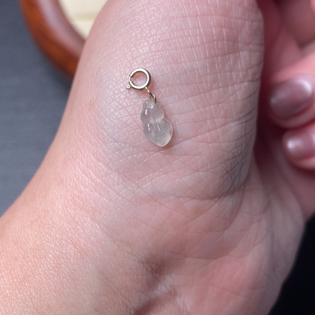 翡翠颈饰18K金镶嵌余**好金鱼