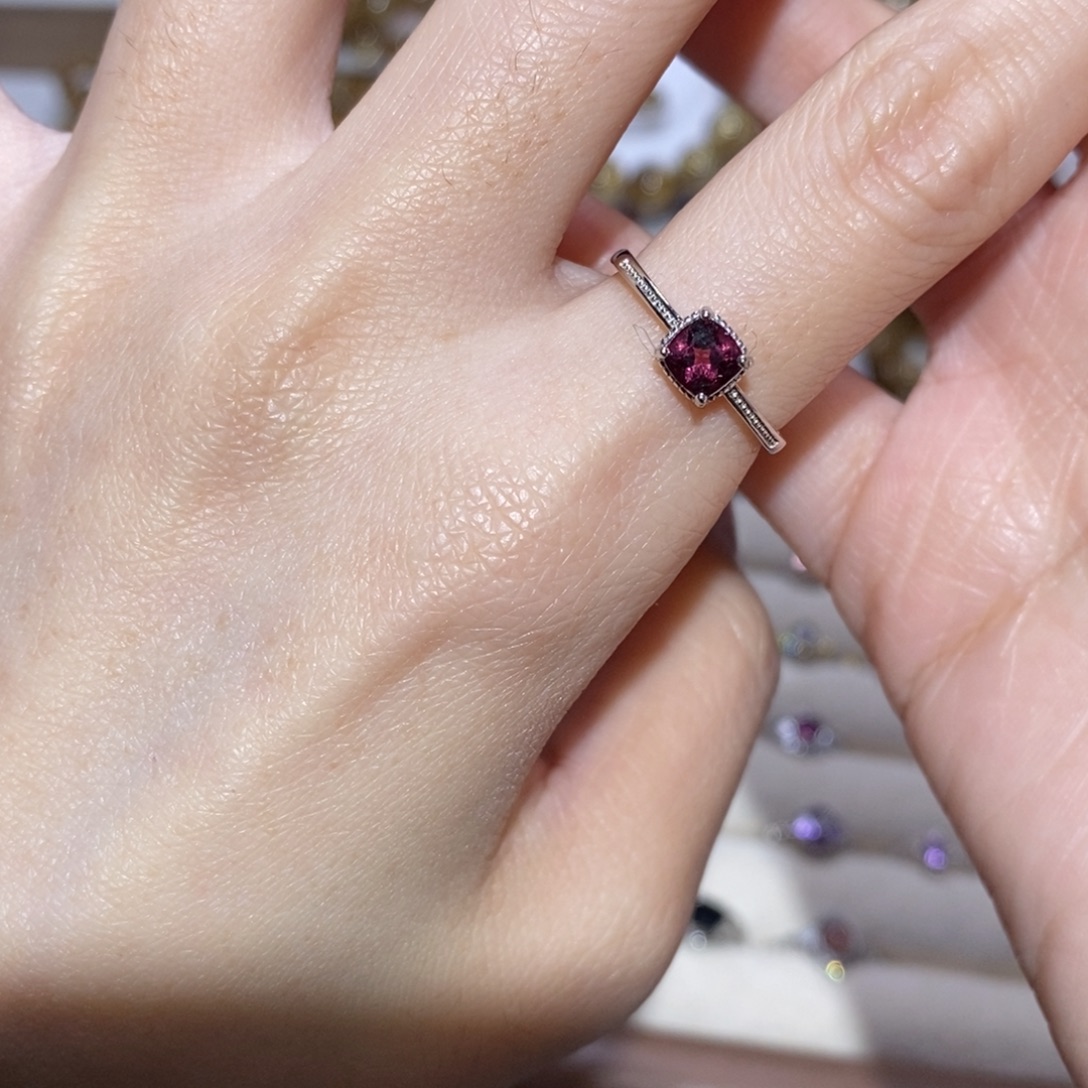 水晶手串未镶嵌镁铝石榴石