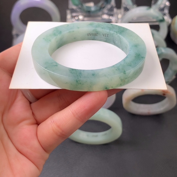 定制翡翠冰起胶飘花贵妃50-52圈口未镶嵌