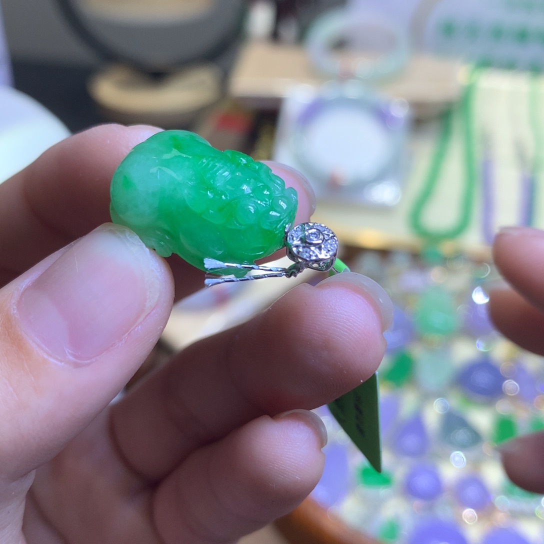 翡翠18K金镶嵌颈饰翡翠