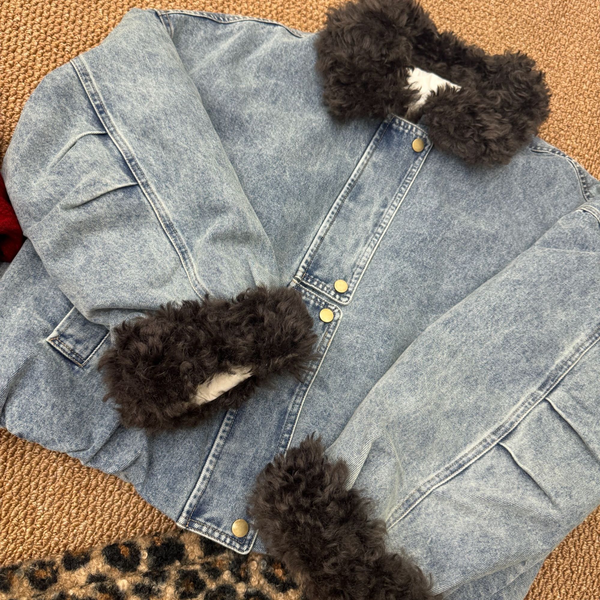 韩系小湖羊领拼接牛仔羽绒服