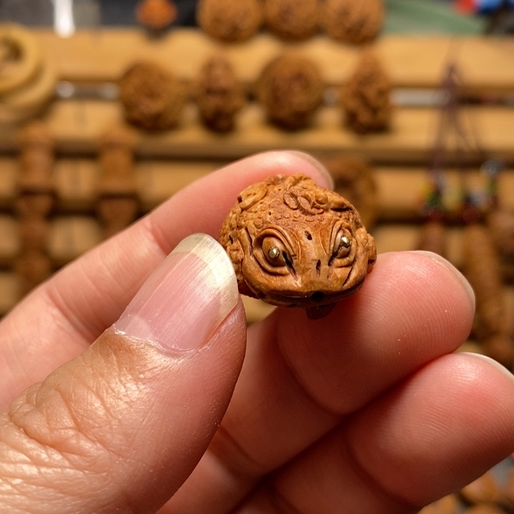桃核手工雕刻金蟾单颗