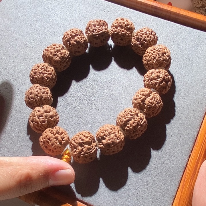 金刚菩提吊坠原生态蜂王头货20mm