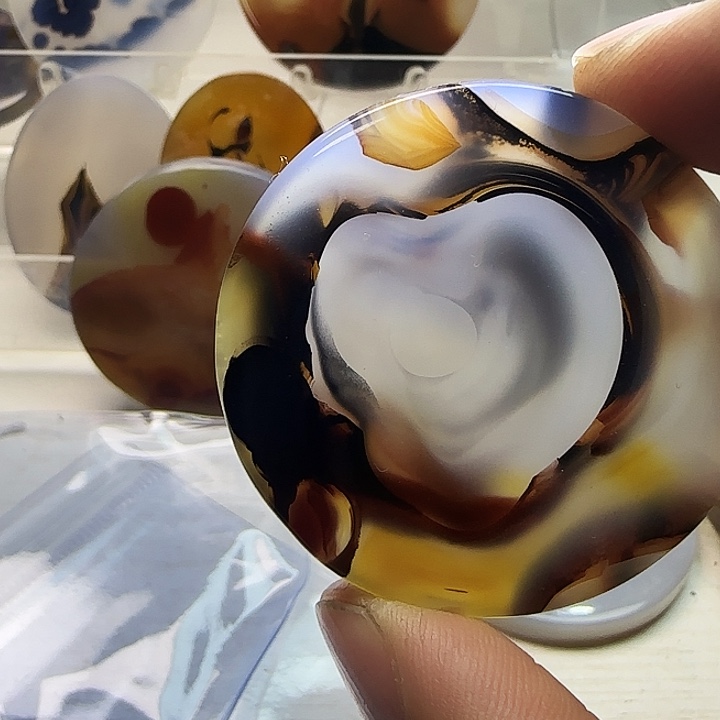 玛瑙/玉髓未镶嵌珠宝奇石