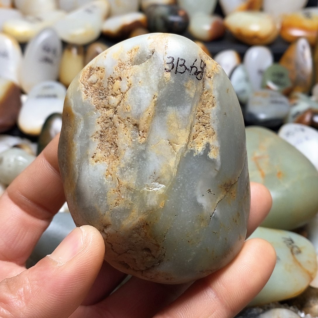 和田玉颈饰未镶嵌手把件原石