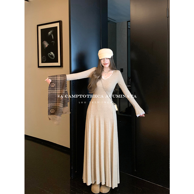 LUU桃喜儿/蕾丝拼接内搭长袖连衣裙女秋冬修身长裙设计感针织裙子