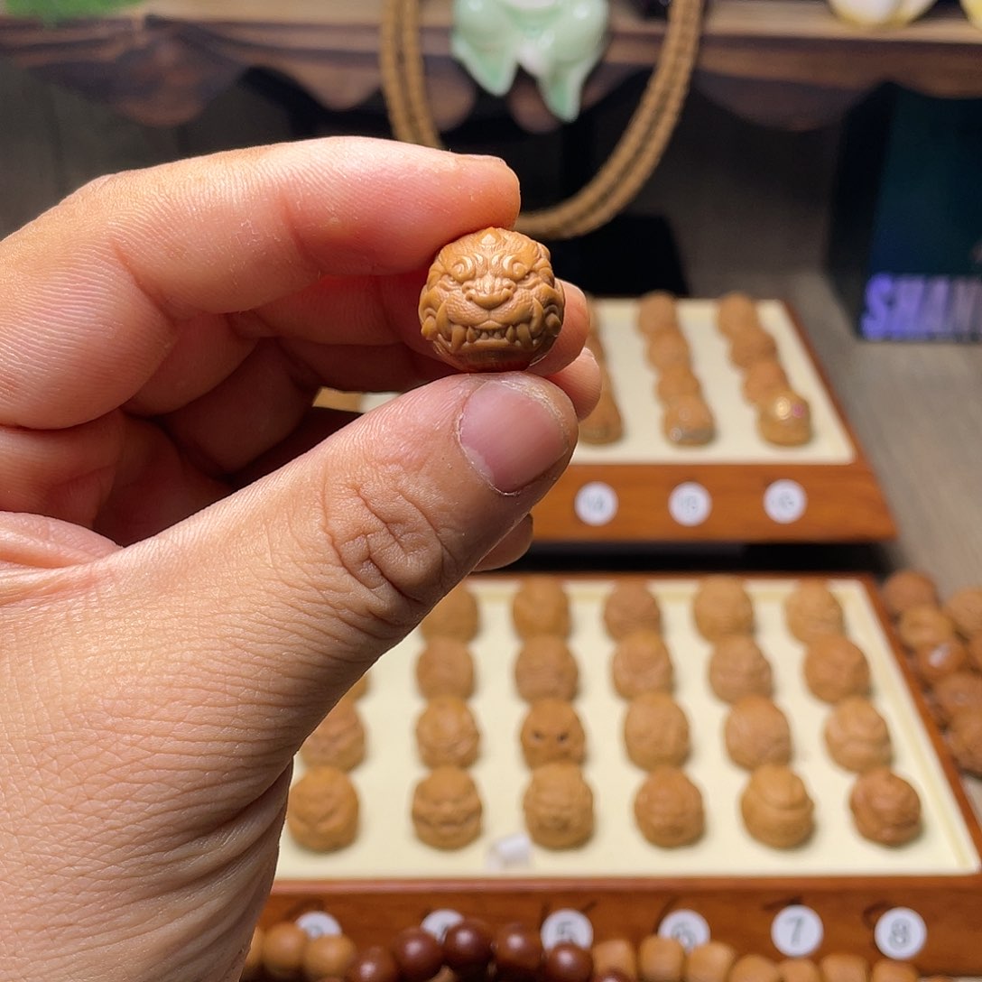 猴头核桃把件菓*爹17左右猴头核桃吞金兽瑕疵