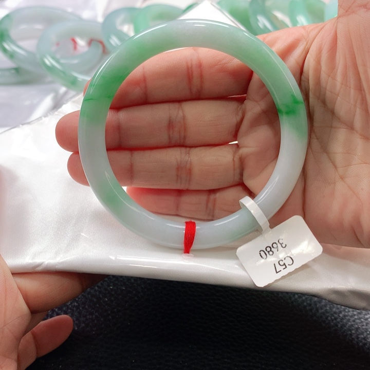 翡翠手镯未镶嵌5757575757