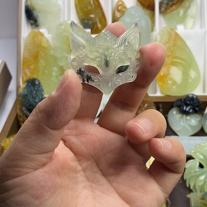 蛇纹石玉未镶嵌颈饰