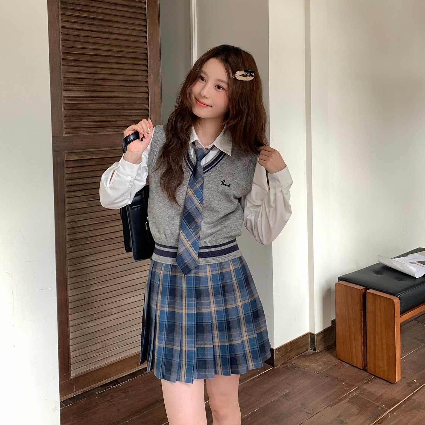 冰淇淋与鲸 原创JK制服V领套头条纹针织毛衣外穿短款背心初秋叠穿