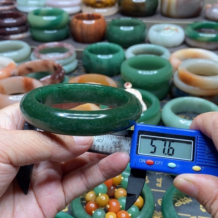 石英质玉手镯未镶嵌