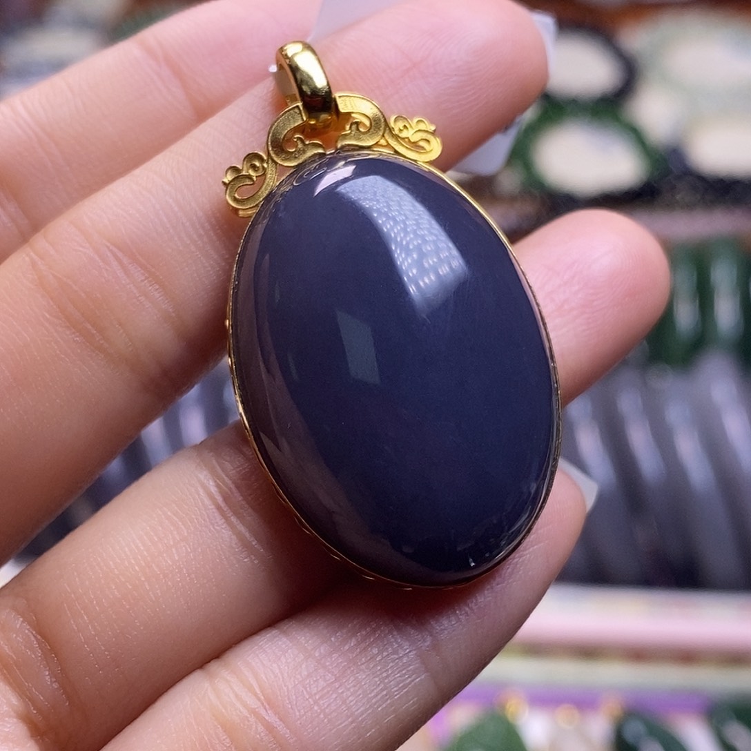 颈饰未镶嵌和田玉毕业级老坑料高冰浓烟紫金镶鸽子蛋