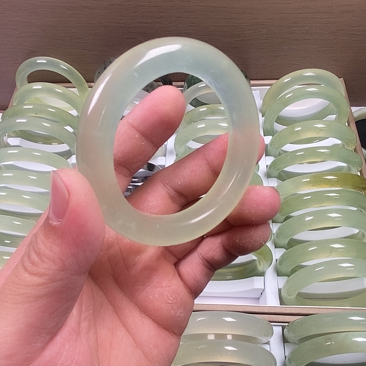 亽****蛇纹石玉未镶嵌手镯