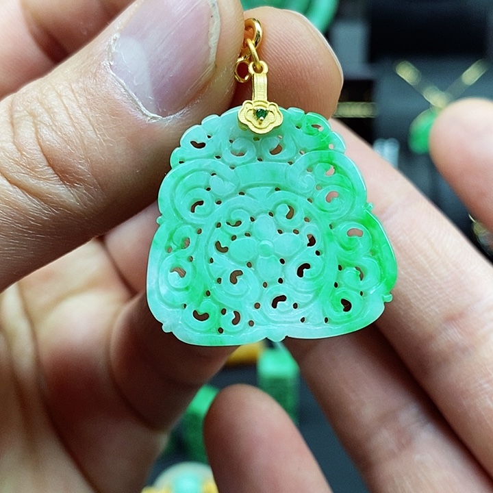 翡翠颈饰未镶嵌吊坠