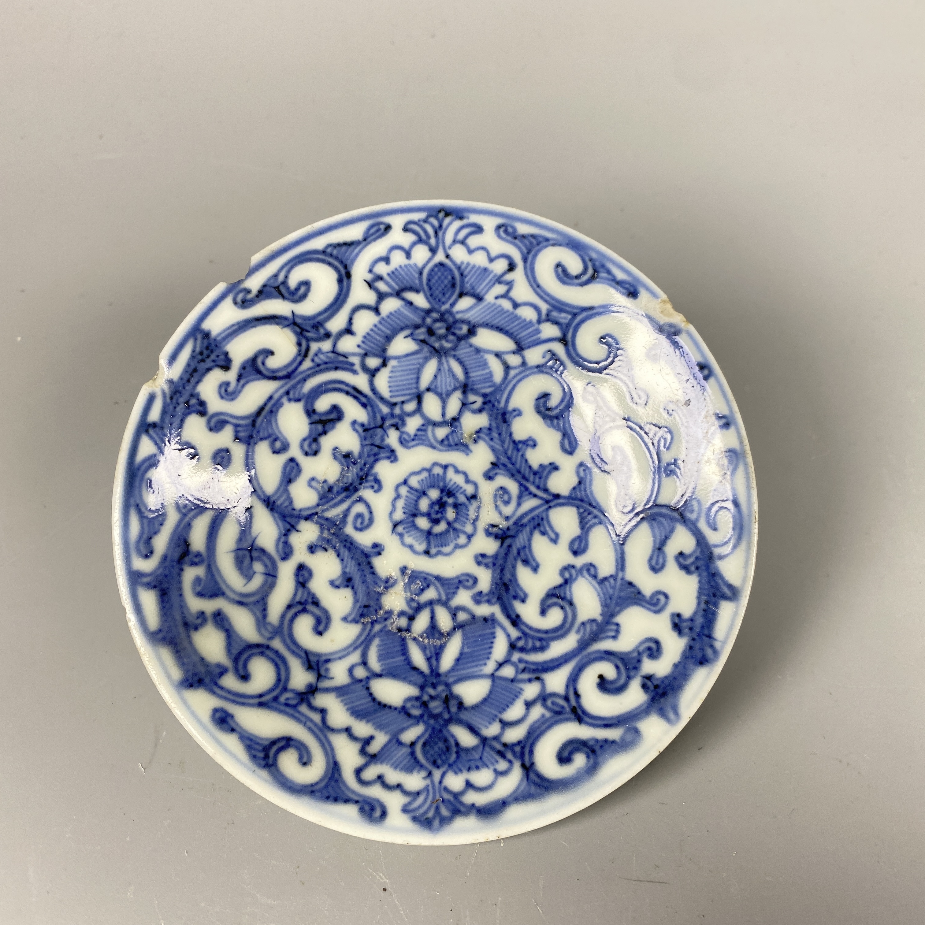 【022041317】清代 缠枝花卉纹盘