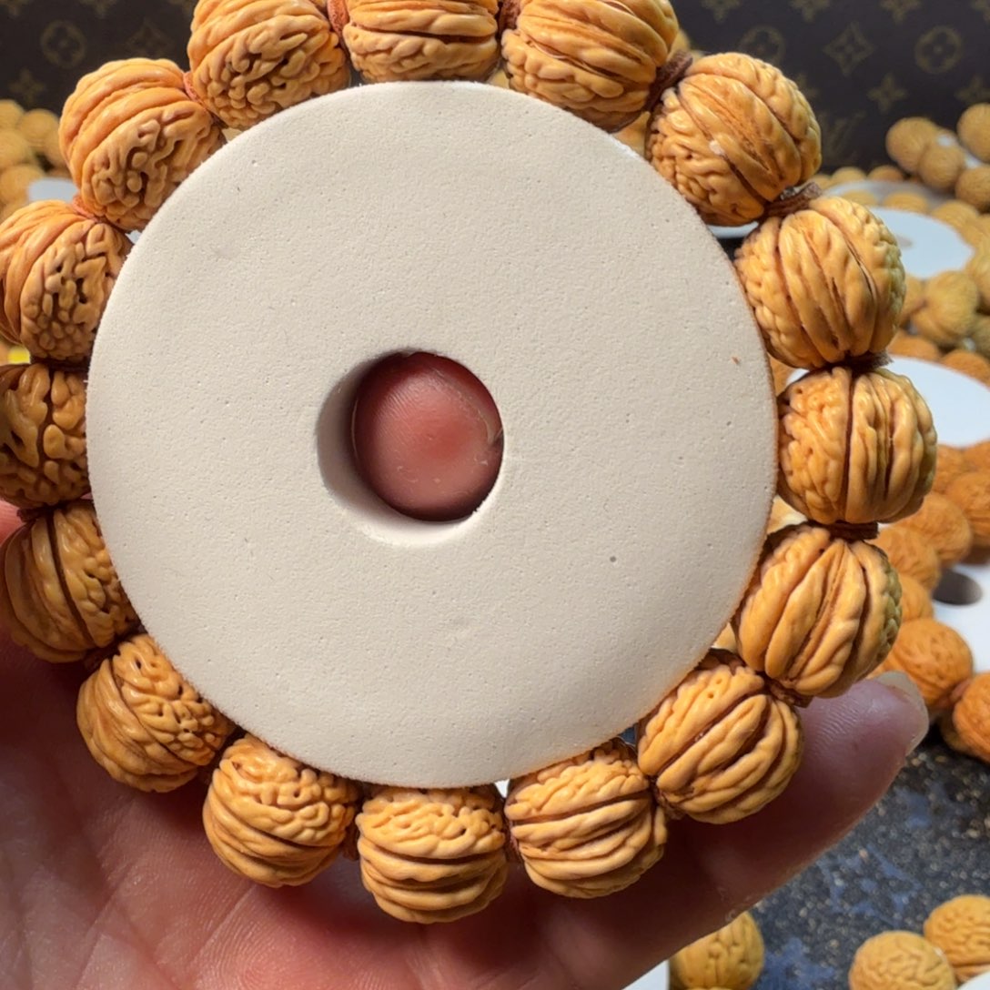 吊坠桃核金刚文手串