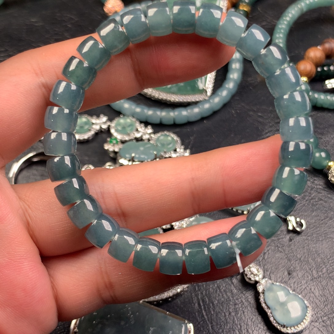 翡翠未镶嵌颈饰手串