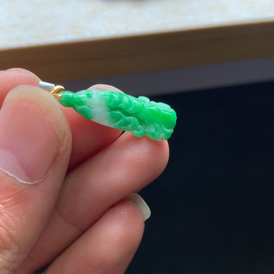 翡翠未镶嵌颈饰吊坠