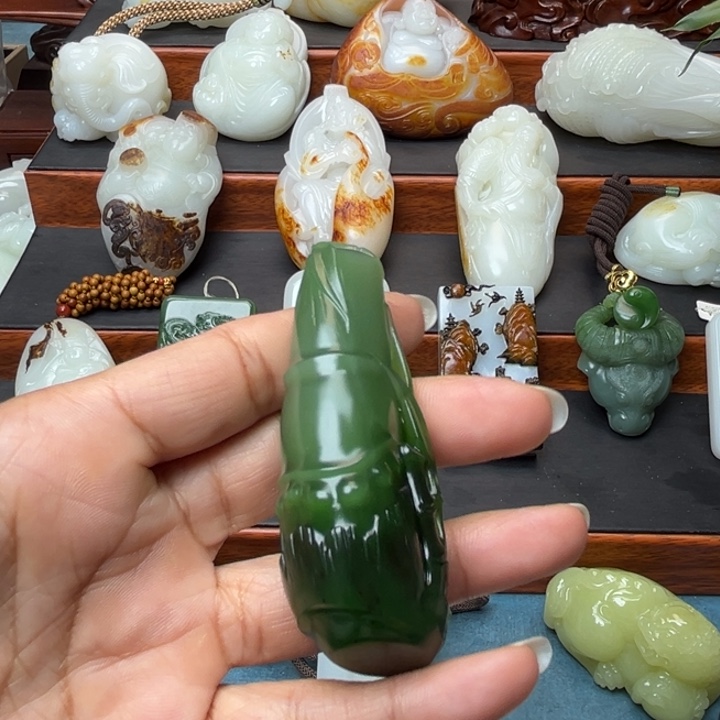 6***8和田玉未镶嵌颈饰