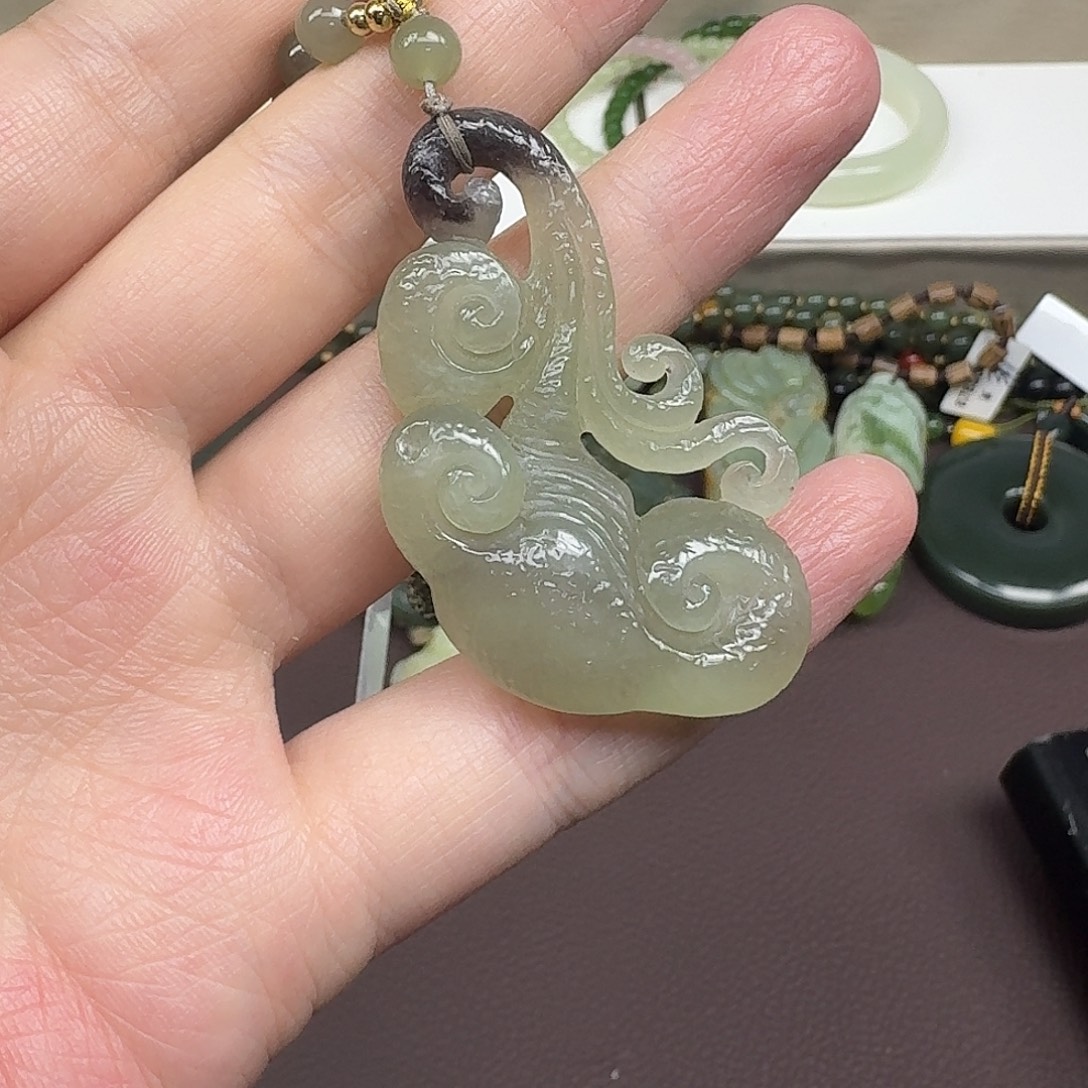 和田玉未镶嵌颈饰和田云纹如意吊坠