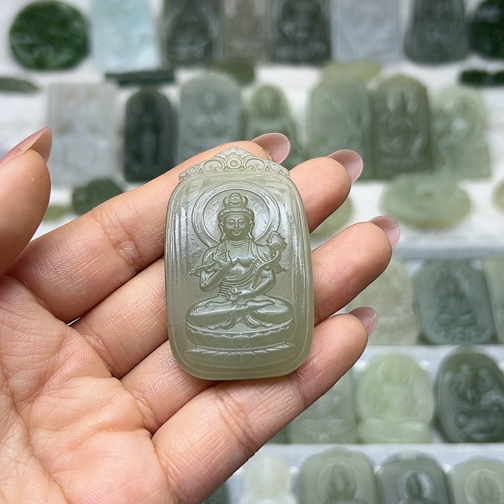 石英质玉颈饰合金媛*