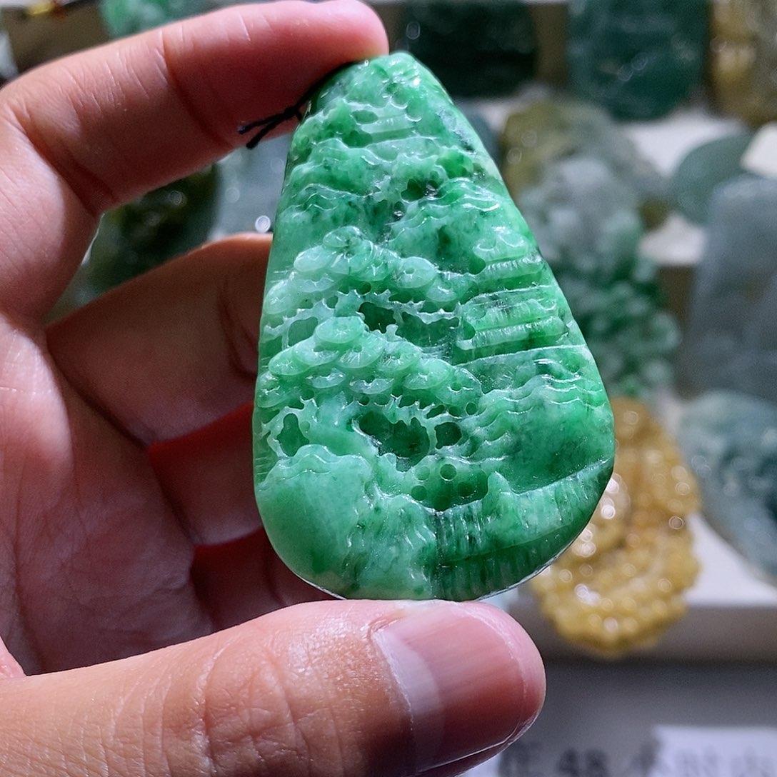 【闪购商品】翡翠颈饰未镶嵌山水