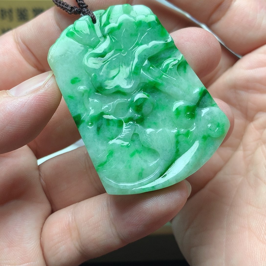 颈饰未镶嵌翡翠连年有余