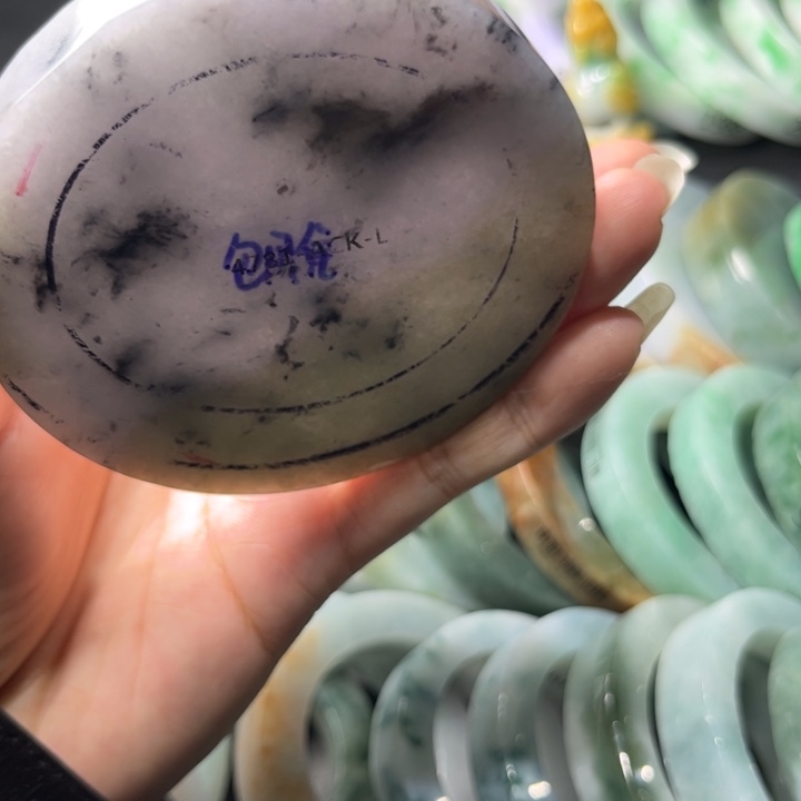 定制翡翠未镶嵌手镯