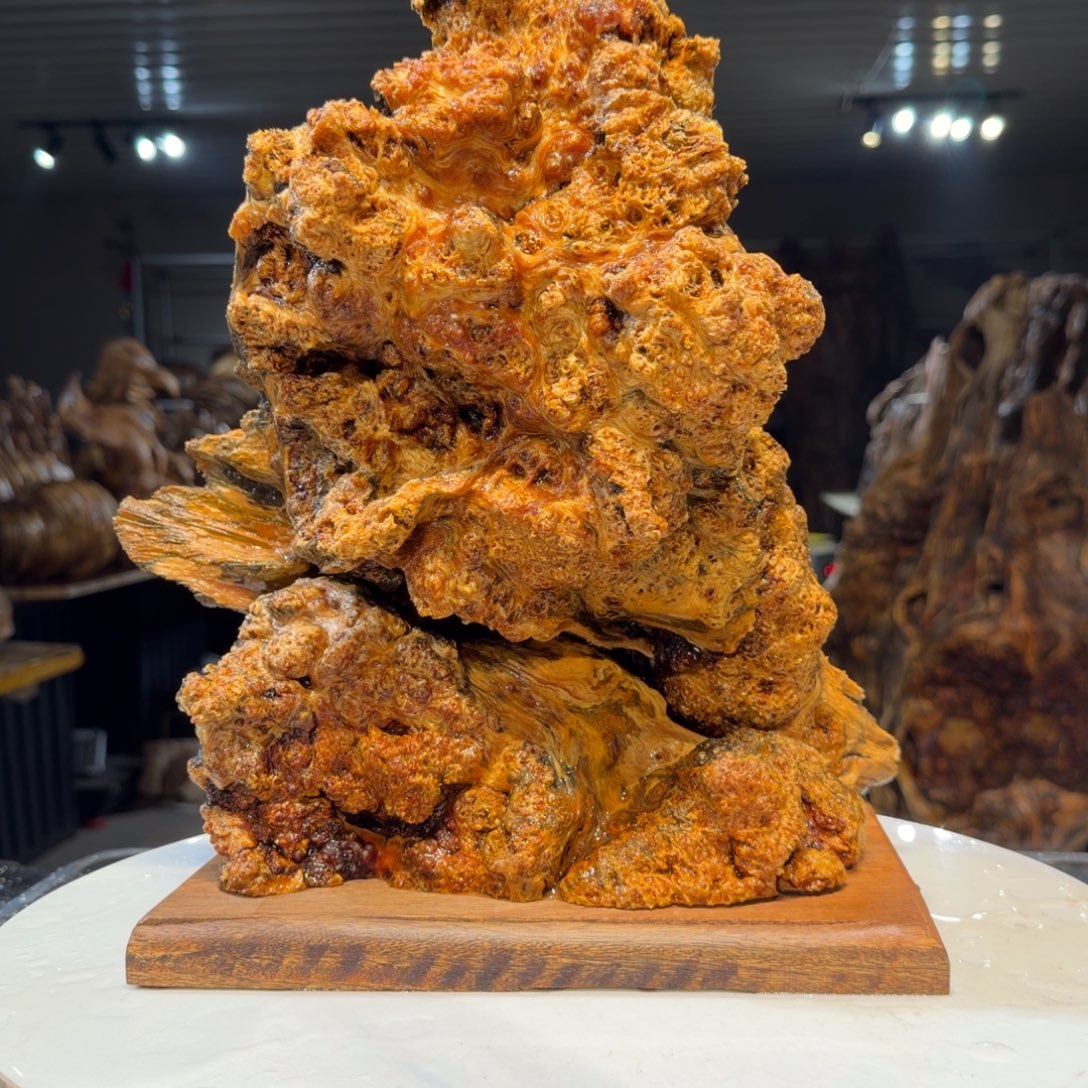 苹***乡木王一刀琥珀木摆件62