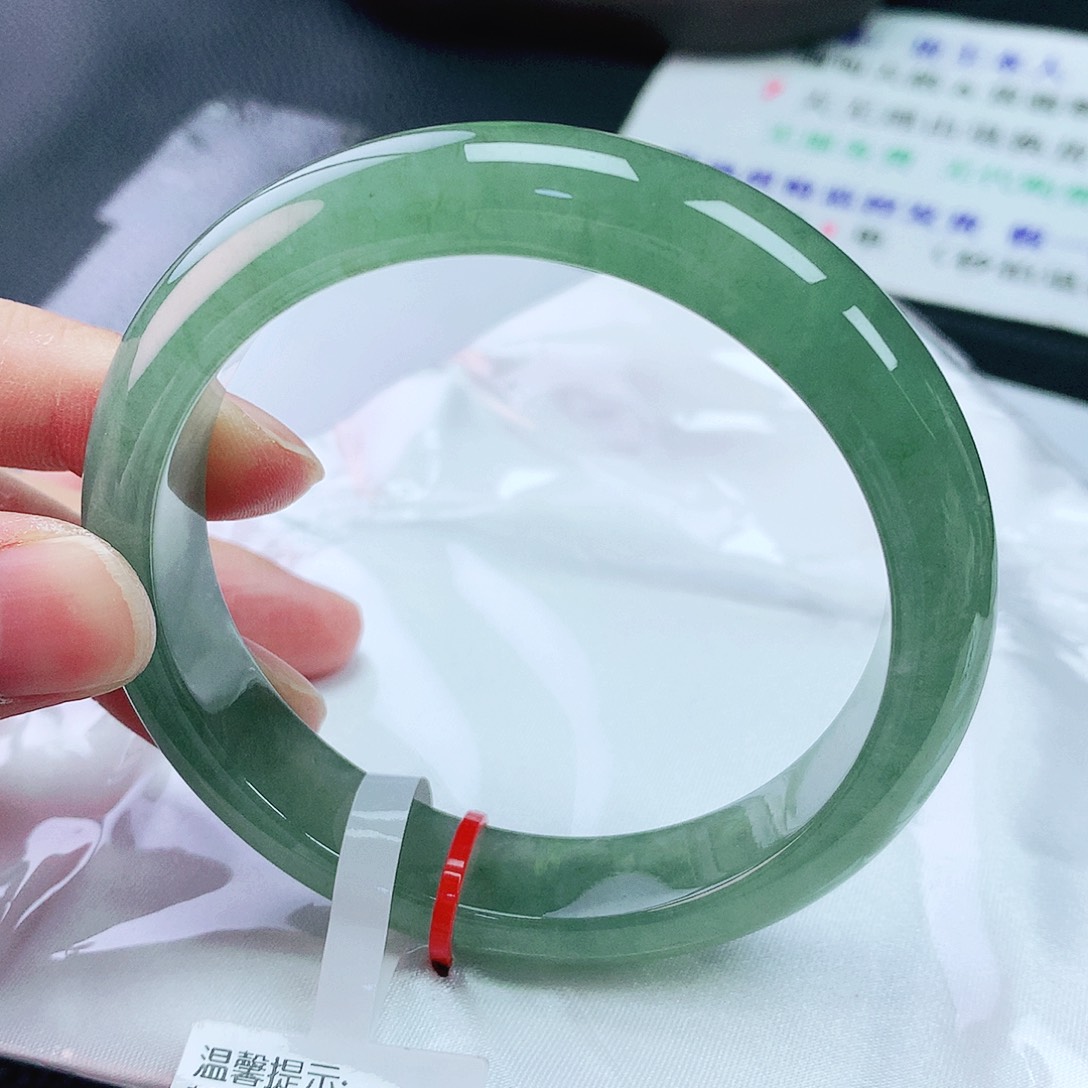 翡翠手镯未镶嵌58圈