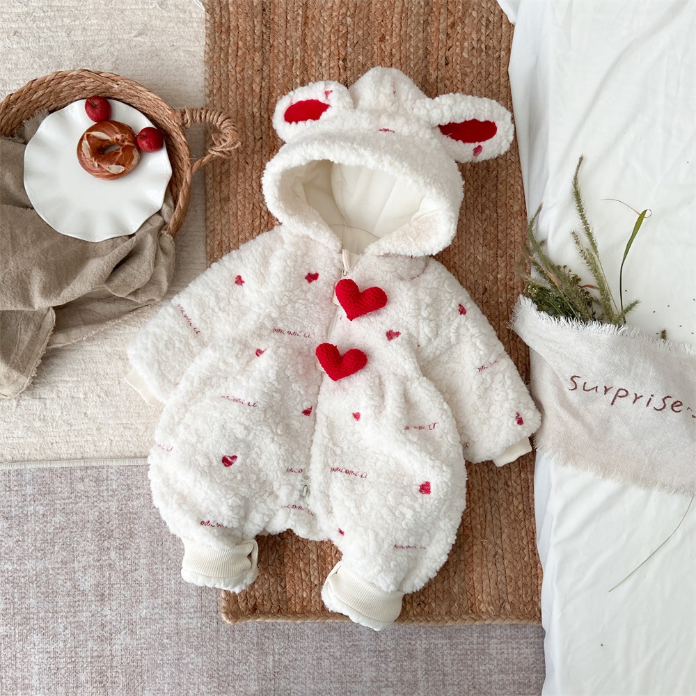 新品冬装婴儿爱心保暖女宝宝加厚哈衣满月百天外出连体毛毛连体衣