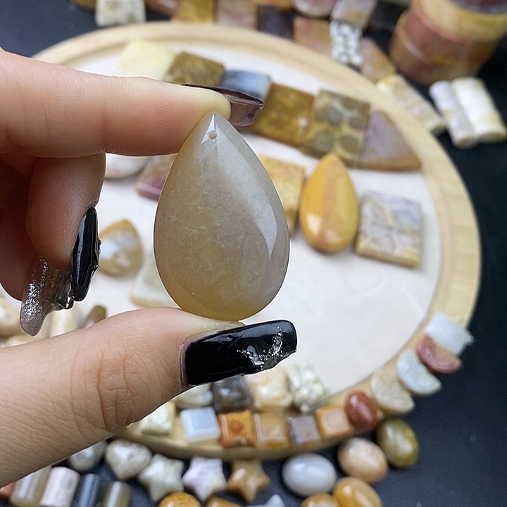 硅化玉未镶嵌颈饰21