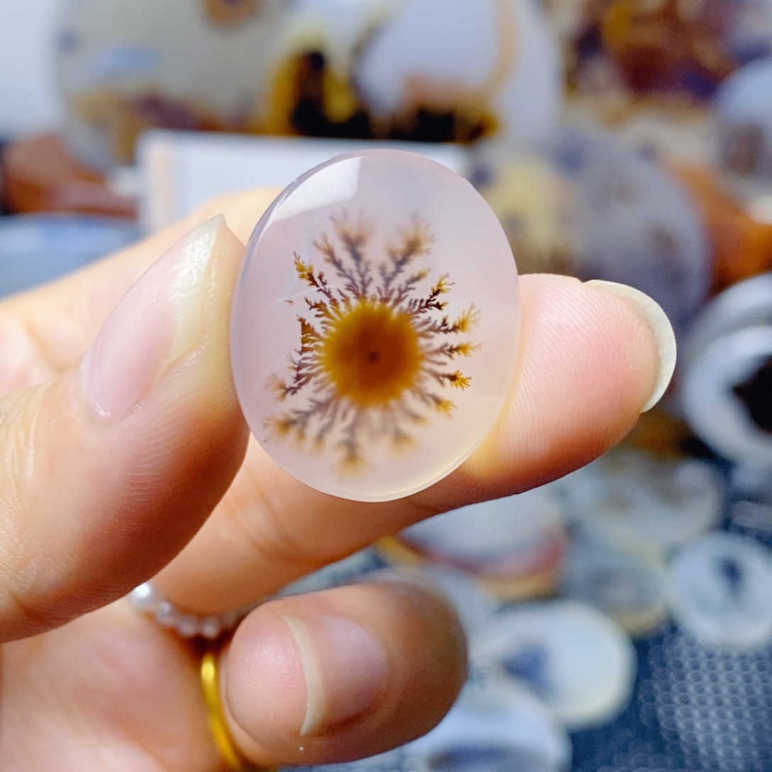 玛瑙/玉髓未镶嵌珠宝奇石