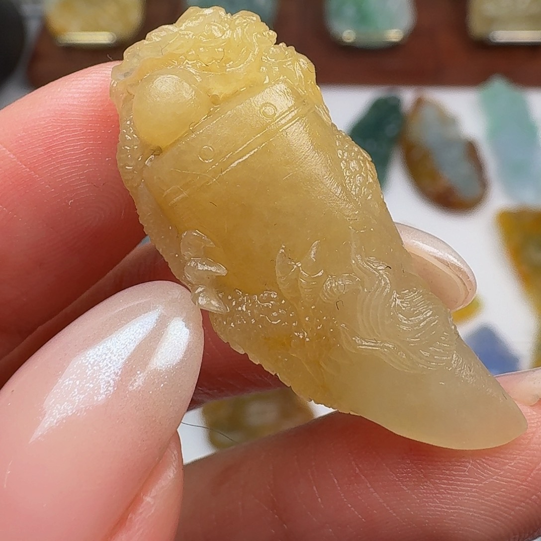 定制翡翠未镶嵌龙牙尺寸36-15-9.7mm