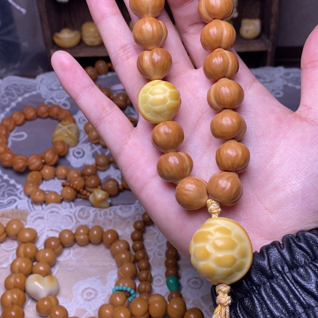 猴头核桃把件屁桃