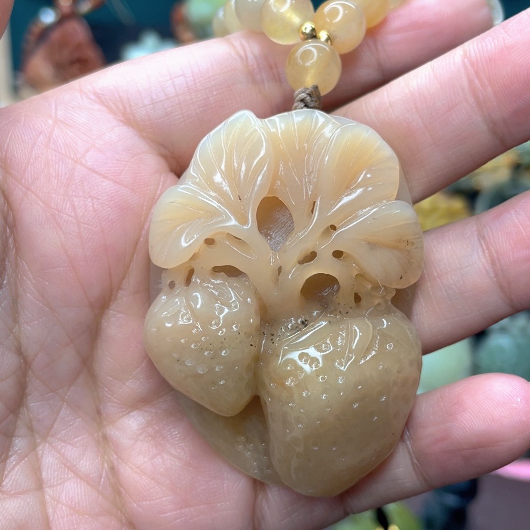 蛇纹石玉颈饰未镶嵌