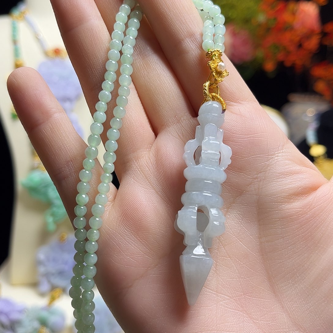 翡翠颈饰未镶嵌降魔杵