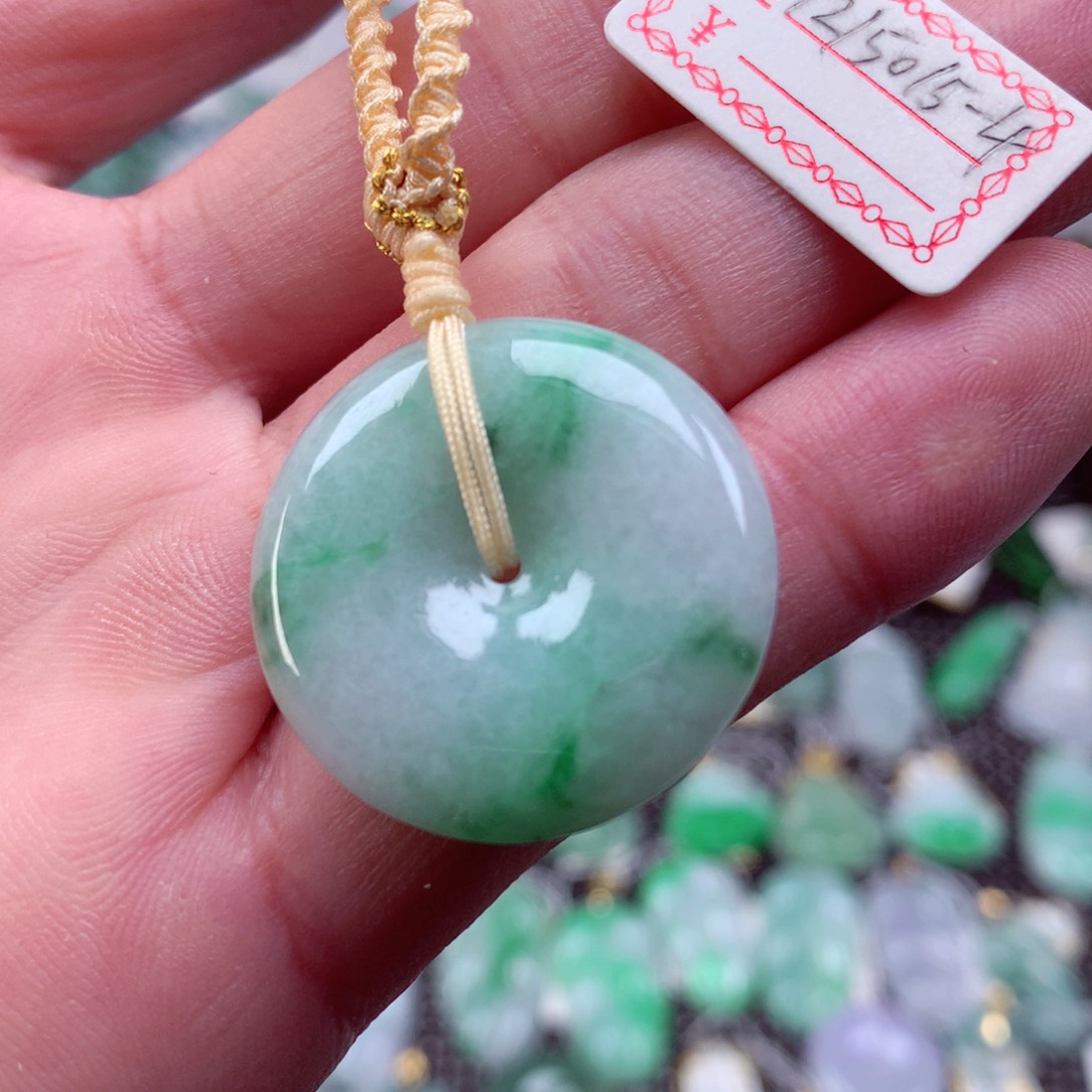 翡翠颈饰未镶嵌翡翠吊坠