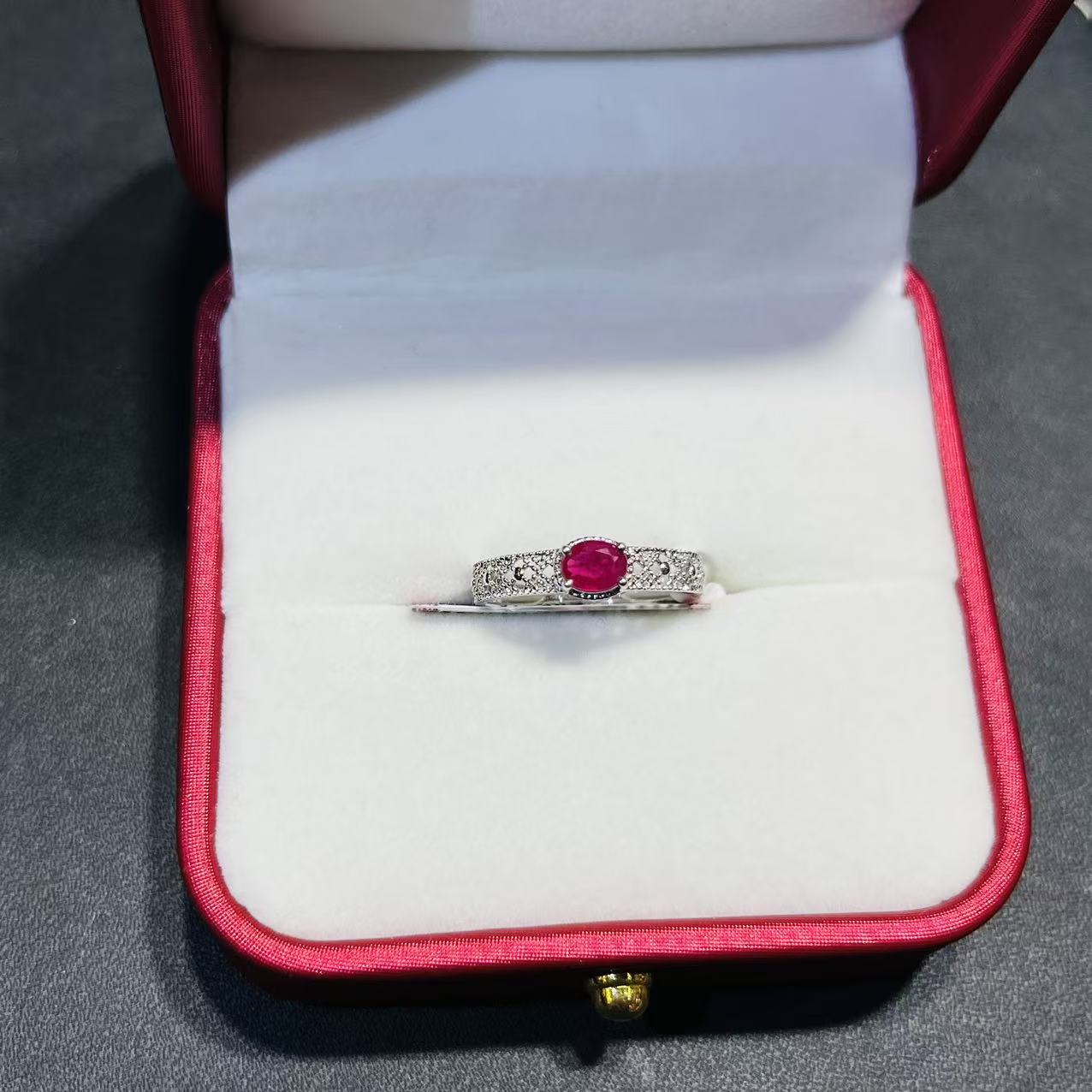 杨教授珠宝18K金镶嵌红宝石戒指 GZDZ