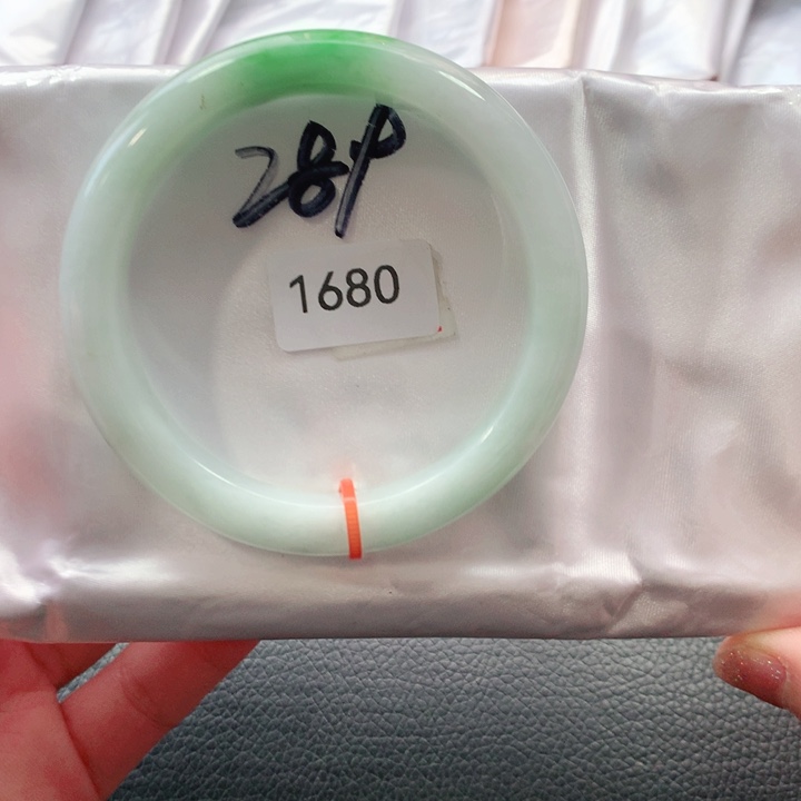 翡翠手镯未镶嵌天然翡翠手镯