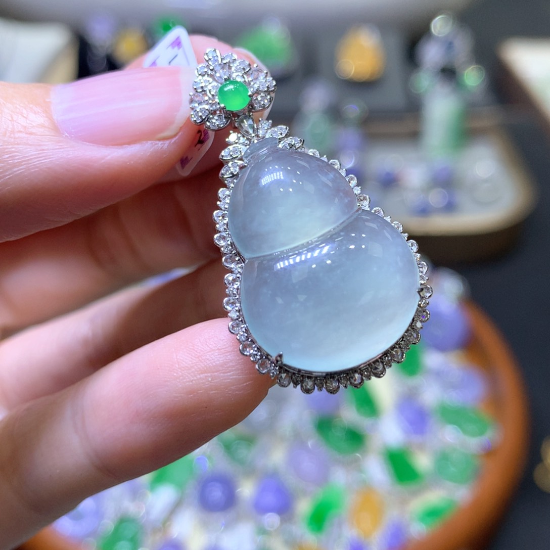 【闪购商品】翡翠颈饰18K金镶嵌翡翠吊坠项链