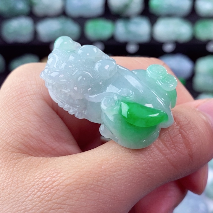 翡翠颈饰未镶嵌天然