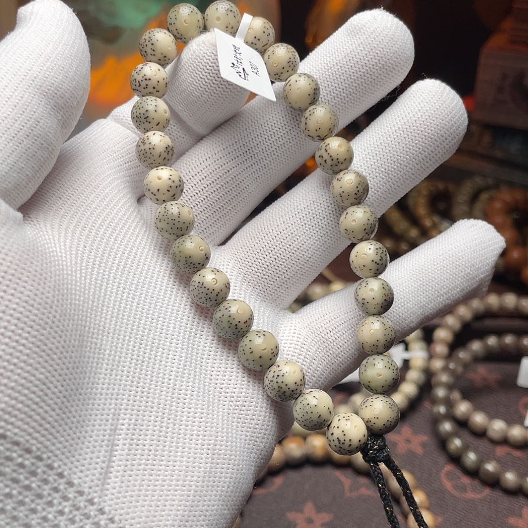 星月菩提吊坠9mm青瓷白大眼睛针尖星a307