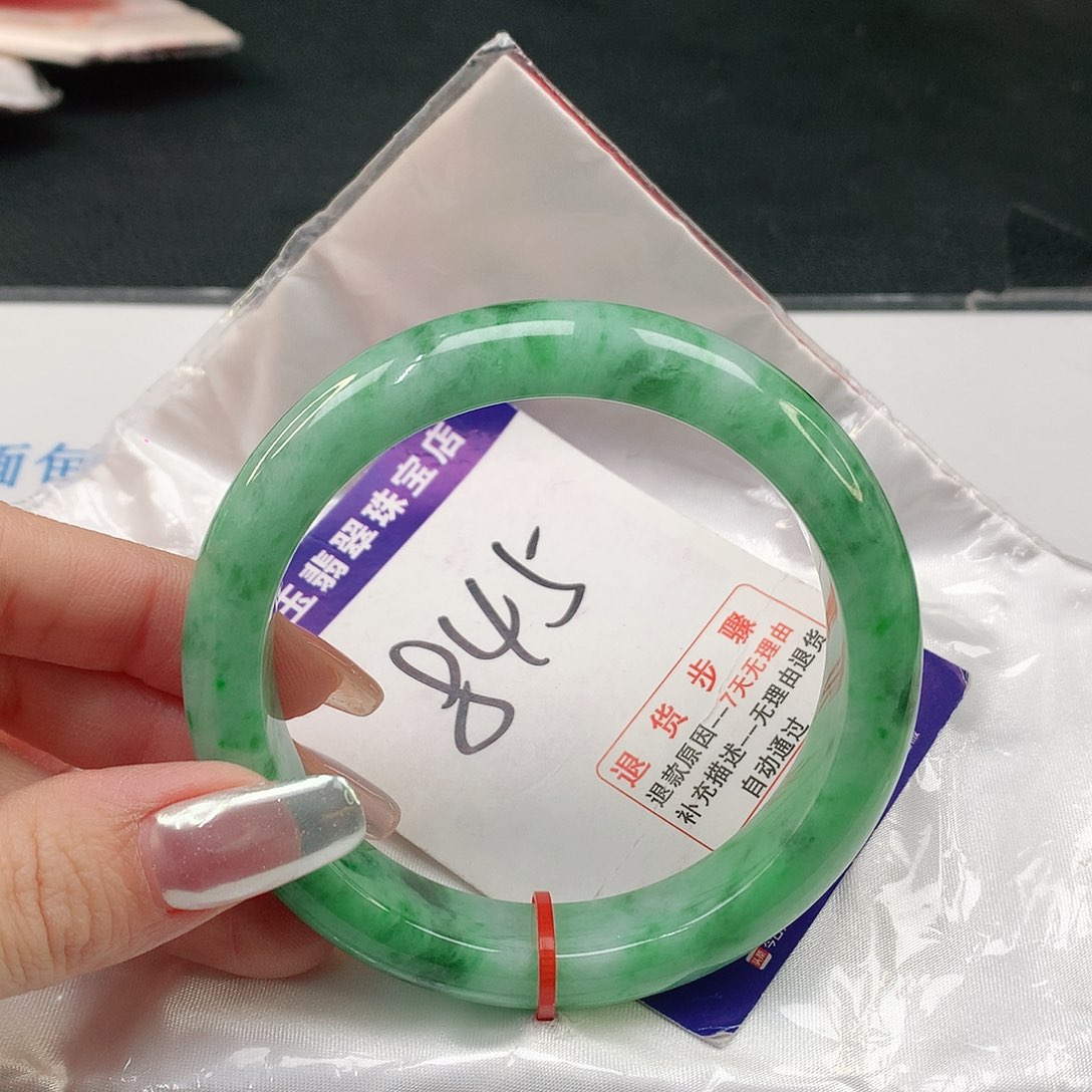 翡翠手镯未镶嵌翡翠手镯