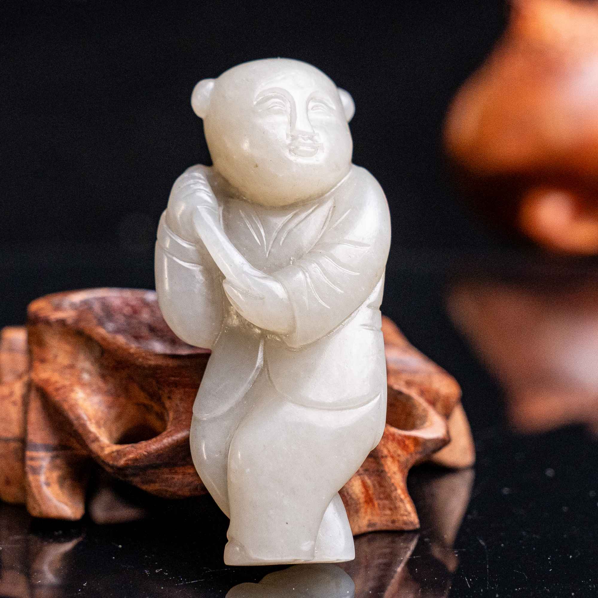 清代和田玉持荷童子-NX