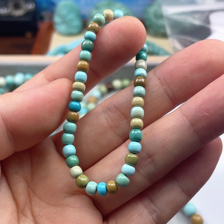 绿松石颈饰未镶嵌