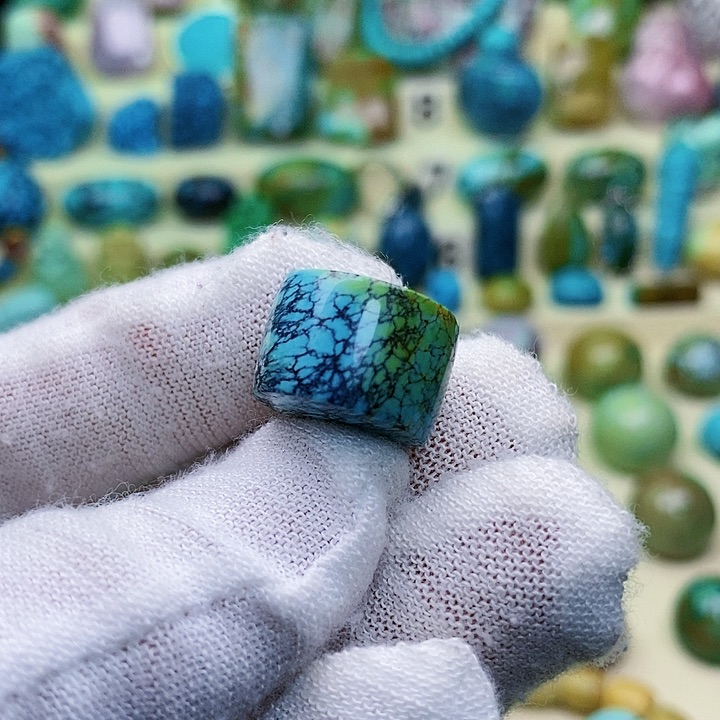 绿松石配饰未镶嵌