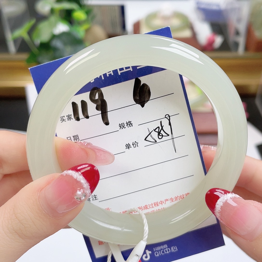 和田玉手镯未镶嵌一*花