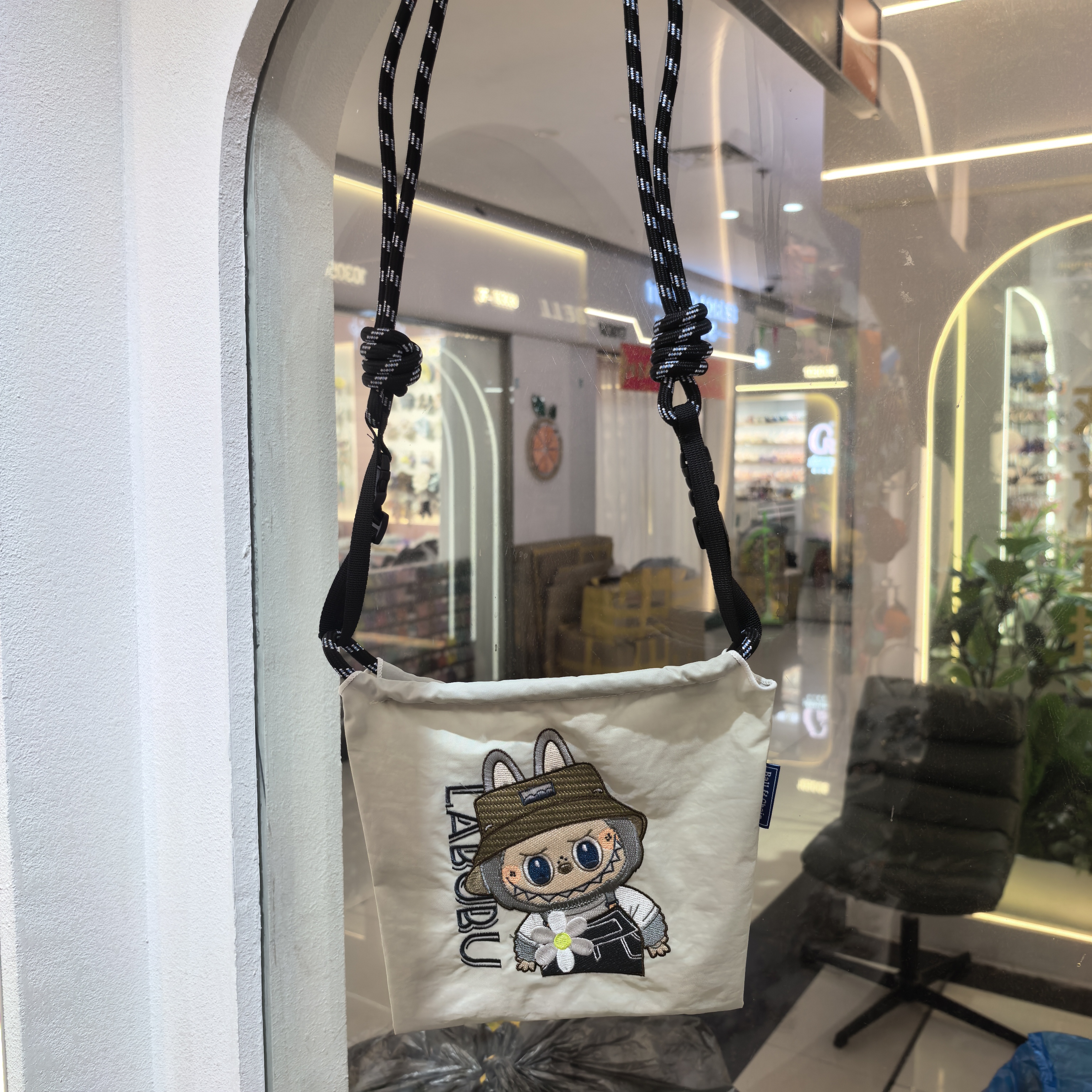 BB175咖色刺绣花朵高版本卡通小包包